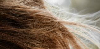 Haare schneller wachsen lassen? Mit diesen Tricks klappt es! Lange Haare sind schon lange keine Frage des Alters mehr. Bildquelle: © Taylor Smith / Unsplash.com