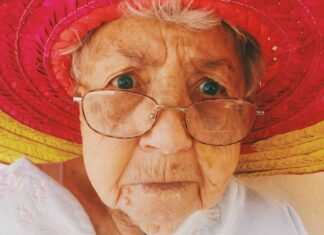 Dunkle Augenringe: Sind die Nieren schuld? Dunkle Augenringe können darauf hinweisen das die Nieren nicht sauber arbeiten. Bildquelle: © Repentand Seekchristjesus / Unsplash.com