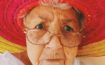 Dunkle Augenringe: Sind die Nieren schuld? Dunkle Augenringe können darauf hinweisen das die Nieren nicht sauber arbeiten. Bildquelle: © Repentand Seekchristjesus / Unsplash.com