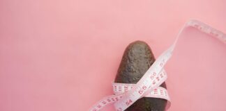 Skinny Fat loswerden mit 3 einfachen Tipps! Vor allem Frauen leiden an dem Phänomen Skinny Fat und wissen oft gar nicht, dass eine Diät der völlig falsche Ansatz ist. Bildquelle: © Towfiqu Barbhuiya / Unsplash.com