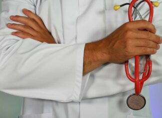 Im Alter ein gesundes Leben führen – welche Untersuchungen machen Sinn? Regelmäßige ärztliche Untersuchungen sollten auch mit 59plus Standard sein. Bildquelle: © Online Marketing / Unsplash.com