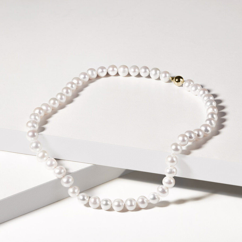 Für die klassische Perlenkette ist Frau niemals zu alt und daher auch mit 59plus noch ein wunderbares Geschenk. 