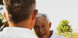 Das sollte bei der Auswahl des Hörgeräts beachtet werden Das Hörgerät ist eine Bereichung für all diejenigen, die unter einer Beeinträchtigung des Gehörs leiden. Bildquelle: © Logan Weaver / Unsplash.com