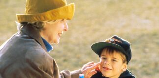 Ohne diese 10 Utensilien wird Ihr Sommerurlaub zur Qual Ein absolutes MUSS für Jung und Alt - ausreichend Sonnenschutz. Bildquelle: ©National Cancer Institute / Unsplash.com