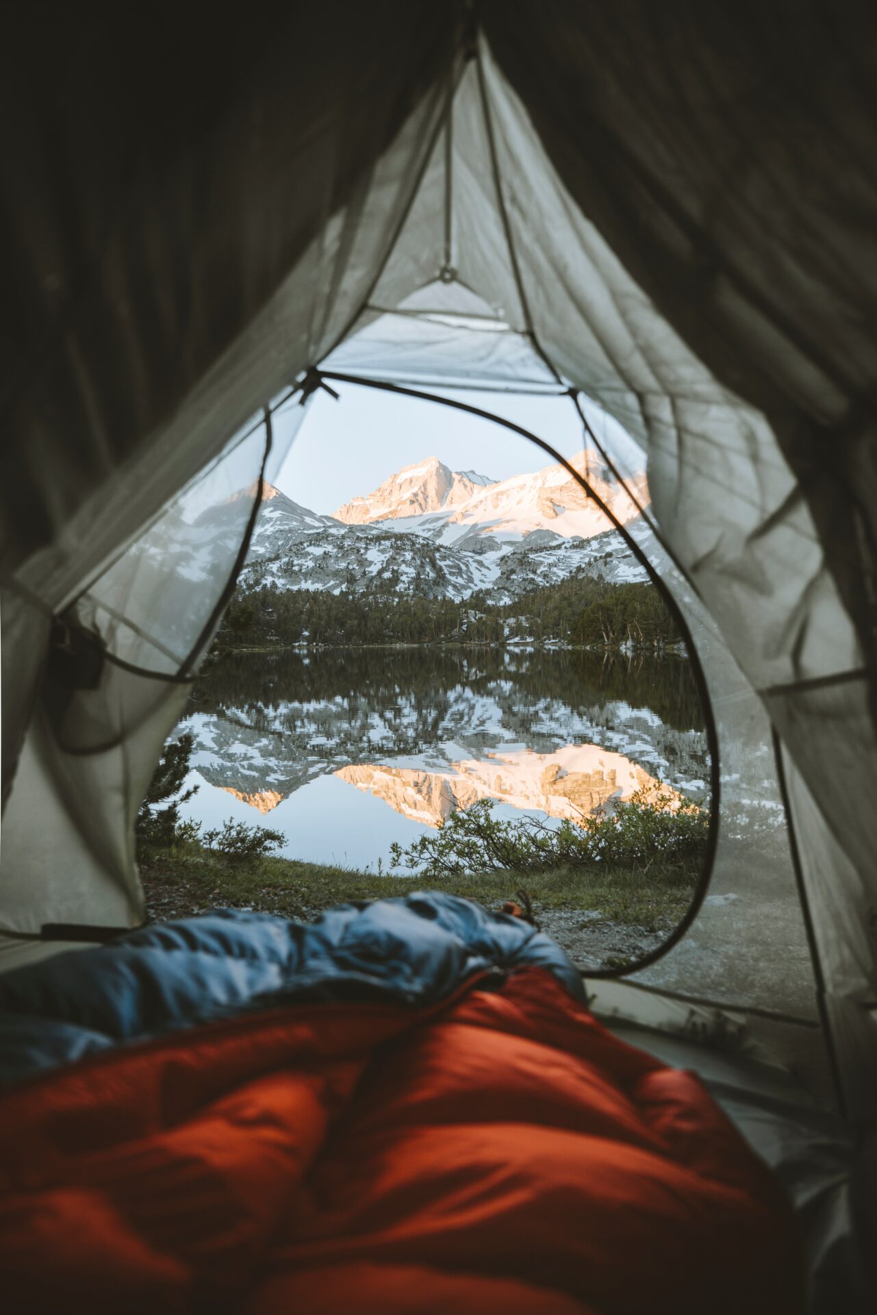 Auch einen Campingurlaub kann man mit einigem Komfort gestalten und entsprechend genießen. Bildquelle: ©Tom Tvr / Unsplash.com