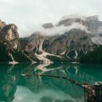 Der Prager Wildsee ist auf jeden Fall einen Besuch wert und gehört zu den Höhepunkten in der Region Bozen. Bildquelle: © Michael Shannon / Unsplash.com