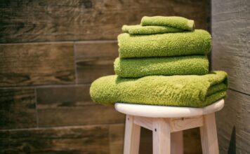 Wie muss das perfekte Handtuch sein? Die einen lieben Frottier, die anderen lieber Microfaser - egal wie, das richtige Handtuch sorgt im Badezimmer immer für die passende Wohlfühlstimmung. Bildquelle: © Denny Muller / Unsplash.com