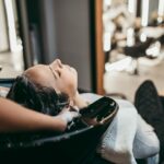 Guten und vor allem pflegende Produkte erhalten Sie in jedem Fall bei dem Friseur Ihres Vertrauens. Bildquelle: © Getty Images / Unsplash.com