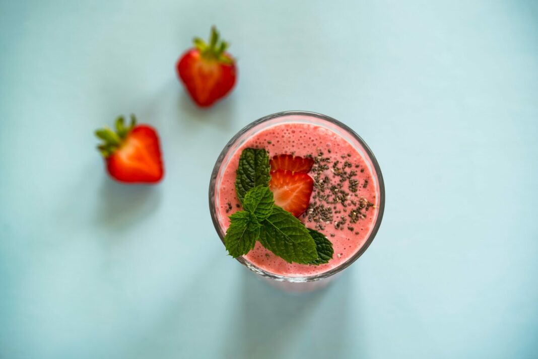 Gesund und reich an Nährstoffen - Smoothies sind nicht nur ein Trend, sondern fester Bestandteil einer gesunden Ernährung. Bildquelle: © Joanna Kosinska / Unsplash.com