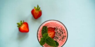 Smoothies mit Mehrwert: Mehr als nur erfrischende Getränke Gesund und reich an Nährstoffen - Smoothies sind nicht nur ein Trend, sondern fester Bestandteil einer gesunden Ernährung. Bildquelle: © Joanna Kosinska / Unsplash.com