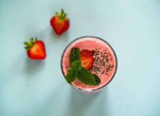 Smoothies mit Mehrwert: Mehr als nur erfrischende Getränke Gesund und reich an Nährstoffen - Smoothies sind nicht nur ein Trend, sondern fester Bestandteil einer gesunden Ernährung. Bildquelle: © Joanna Kosinska / Unsplash.com