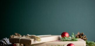 Schmuck der Freude bereitet – nach wie vor ein schönes Weihnachtsgeschenk Uhren oder Schmuck stehen als Weihnachtsgeschenk noch immer ganz oben auf den Wunschzetteln. Bildquelle: © Mel Poole / Unsplash.com