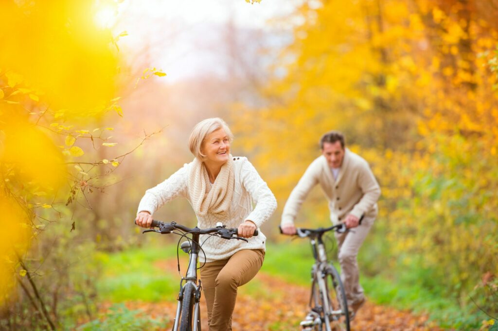 Natürlich spielt auch ausreichend Bewegung ein große Rolle für unser Aussehn im Alter. Bildquelle: © Getty Images / Unsplash.com