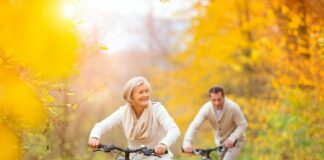 Die Vorteile des Radfahrens im Alter Natürlich spielt auch ausreichend Bewegung ein große Rolle für unser Aussehn im Alter. Bildquelle: © Getty Images / Unsplash.com