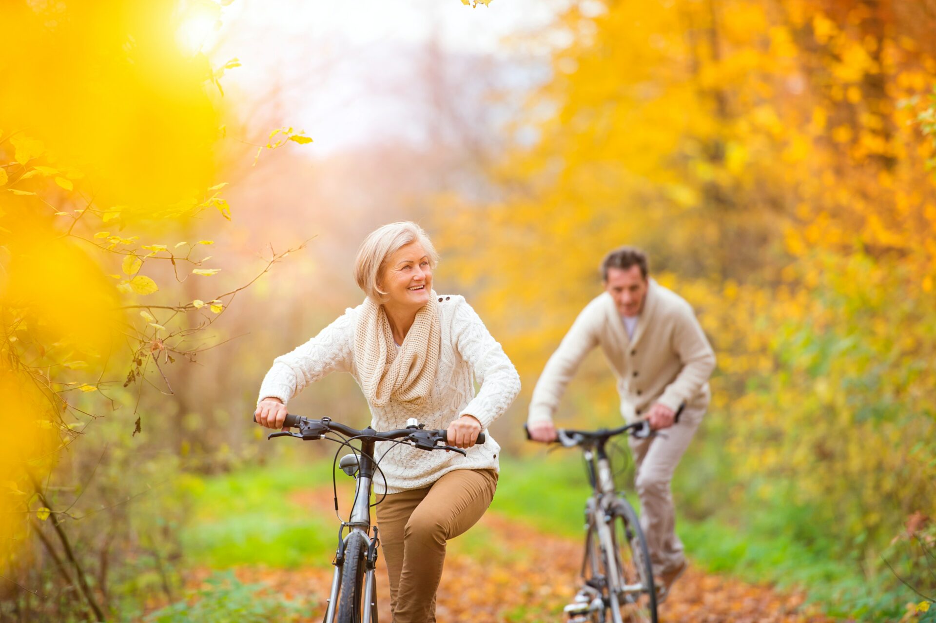 Die Vorteile des Radfahrens reichen über Training des Gleichgewichtes bis hin zum Training der Beinmuskulatur. Bildquelle: © Getty Images / Unsplash.com