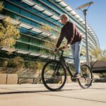 Vor allem das Gleichgewicht lässt sich das Radfahren bis ins hohe Alter schulen. Bildquelle: © KBO Bike / Unsplash.com