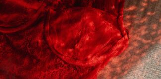 Genau meine Oberweite: Dessous für Frauen ab 59plus Dessous sind schon lange nicht mehr nur etwas für die junge Generation. Auch die Damen der generation 59plus setzen inzwischen auf Spitze und gut sitzende Wäsche. Bildquelle: © Karolina Kaboompics / Unsplash.com