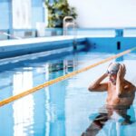 Knochen und Gelenke werden durch Sportarten wie Schwimmen optimal unterstützt. Bildquelle: © Getty Images / Unsplash.com