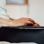 Hat man den Dreh erst einmal raus, ist das Erstellen eines Fotobuches leicht gemacht und darüber hinaus eine schöne Beschäftigung. Bildquelle: © Ave Calvar / Unsplash.com