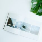 Etwas das man immer wieder gern in die Hand nimmt – ein Fotobuch. Bildquelle: © Toa Heftiba / Unsplash.com