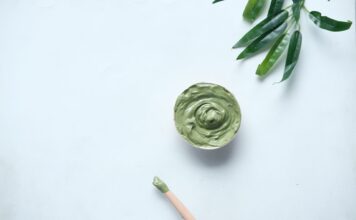 Frühlingserwachen – Wohlfühlmomente für die reife Haut Frühling für die Haut bedeutet auch mal eine wohltuende Maske mit wertvollen Inhalsstoffen. Bildquelle: © Towfiqu Barbhuiya / Unsplash.com