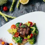 Gesundes und vor allem frisch zubereitetes Essen sind ein großer Garant für gute und gesunde Zähne. Bildquelle: © Eugene / Unsplash.com