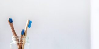 Zahnarzt: Aufwendige und teure Behandlungen vermeiden Vor allem für die Generation 59plus ist der regelmäßige Besuch beim Zahnarzt sehr wichtig, um möglichst lange die eigenen Zähne zu behalten. Bildquelle: © The Humble Co / Unsplash.com