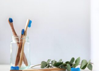 Zahnarzt: Aufwendige und teure Behandlungen vermeiden Vor allem für die Generation 59plus ist der regelmäßige Besuch beim Zahnarzt sehr wichtig, um möglichst lange die eigenen Zähne zu behalten. Bildquelle: © The Humble Co / Unsplash.com