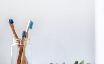 Zahnarzt: Aufwendige und teure Behandlungen vermeiden Vor allem für die Generation 59plus ist der regelmäßige Besuch beim Zahnarzt sehr wichtig, um möglichst lange die eigenen Zähne zu behalten. Bildquelle: © The Humble Co / Unsplash.com