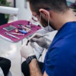Durch eine erfolgreiche Wurzelbehandlung kann der eigene Zahn unter Umständen noch gerettet werden. Bildquelle: © Yunus Tug / Unsplash.com