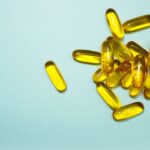 Neben einer ausgewogenen Ernährung können wir einen Vitaminmangel aber auch mit Hilfe von Tabletten unterstützen. Bildquelle: © Leohoho / Unsplash.com