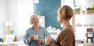 Alltagsbetreuer – Welche Qualifikationen sollte er haben? Die Arbeit eines Alltagsbetreuers ist unterschiedlich und vielfältig. Bildquelle: © Getty Images / Unsplash.com