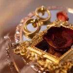 Vor allem Erbstücke, die man selbst nicht mehr tragen möchte, bieten sich an, an einen Goldhändler verkauf zu werden. Bildquelle: © Anastasia Anastasia / Unsplash.com