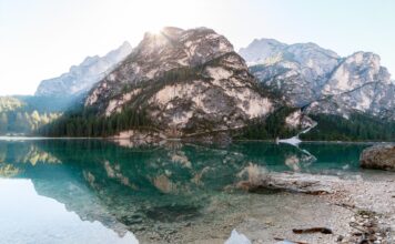 Südtirol – so viel mehr als nur Alpenpanorama Es muss nicht immer eine Flugreise oder das meer sein, die gegend um den Kalterer See hat soviel mehr zu bieten als nur ein grandioses Alpenpanorama. Bildquelle: © Eberhard Grossgasteiger / Unsplash.com