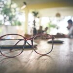 Eine Brille ist nicht nur eine Sehhilfe, sondern auch ein Kleidungsstück und will gut ausgesucht sein. Bildquelle: © Getty Images / Unsplash.com