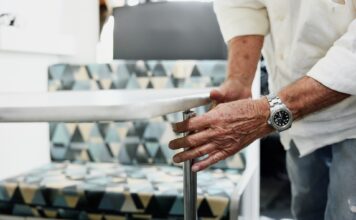 Pflege der Nagelhaut – darauf sollten Sie achten Gepflegte Hände sind unter anderem unser Aushängeschild und das bei Alt wie bei Jung. Bildquelle: © Natalia Blauth / Unsplash.com