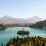 Voe allem mit dem Auto lässt sich Slowenien ganz wunderbar erkunden und die digitale Vignette macht das Reisen absolut unbeschwert. Bildquelle: © Greenvalley Pictures / Unsplash.com