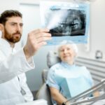 Eine Korrektur einer Zahnfehlstellung darf auch gern noch ab 59plus erfolgen. Bildquelle: © Getty Images / Unsplash.com