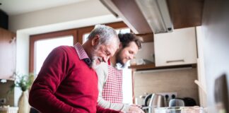 Cholesterin – welche Folgen zu hohe Werte haben können Eine ausgewogene und gesunde Ernährung wirkt sich in jedem Fall positiv auf das gesamte Wohlbefinden aus. Bildquelle: © Getty Images / Unsplash.com