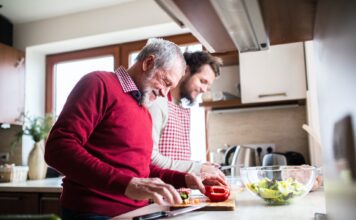 Cholesterin – welche Folgen zu hohe Werte haben können Eine ausgewogene und gesunde Ernährung wirkt sich in jedem Fall positiv auf das gesamte Wohlbefinden aus. Bildquelle: © Getty Images / Unsplash.com