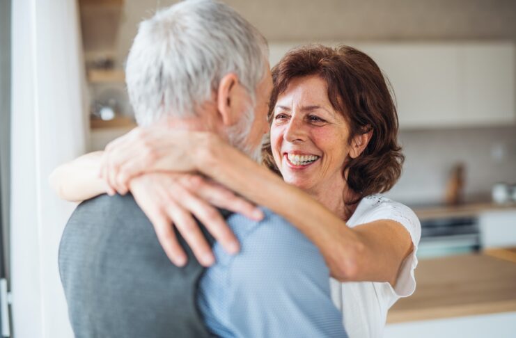 Sexualität im Alter – Tabus brechen und die Freuden des Lebens feiern Sexualität ist eben nicht nur eine Frage des Alters, sondern vielmehr ein Umgang mit ihr. Bildquelle: © Getty Images / Unsplash.com