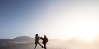 Speed Dating für Senioren: Den passenden Partner in kürzester Zeit kennenlernen Warum nicht auch mit 59plus den Versuch wagen und mit Hilfe eines Speed Dating vielleicht eine/n neue/n Partner/in kennenlernen. Bildquelle: © Getty Images / Unsplash.com