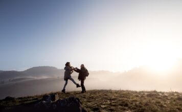 Speed Dating für Senioren: Den passenden Partner in kürzester Zeit kennenlernen Warum nicht auch mit 59plus den Versuch wagen und mit Hilfe eines Speed Dating vielleicht eine/n neue/n Partner/in kennenlernen. Bildquelle: © Getty Images / Unsplash.com