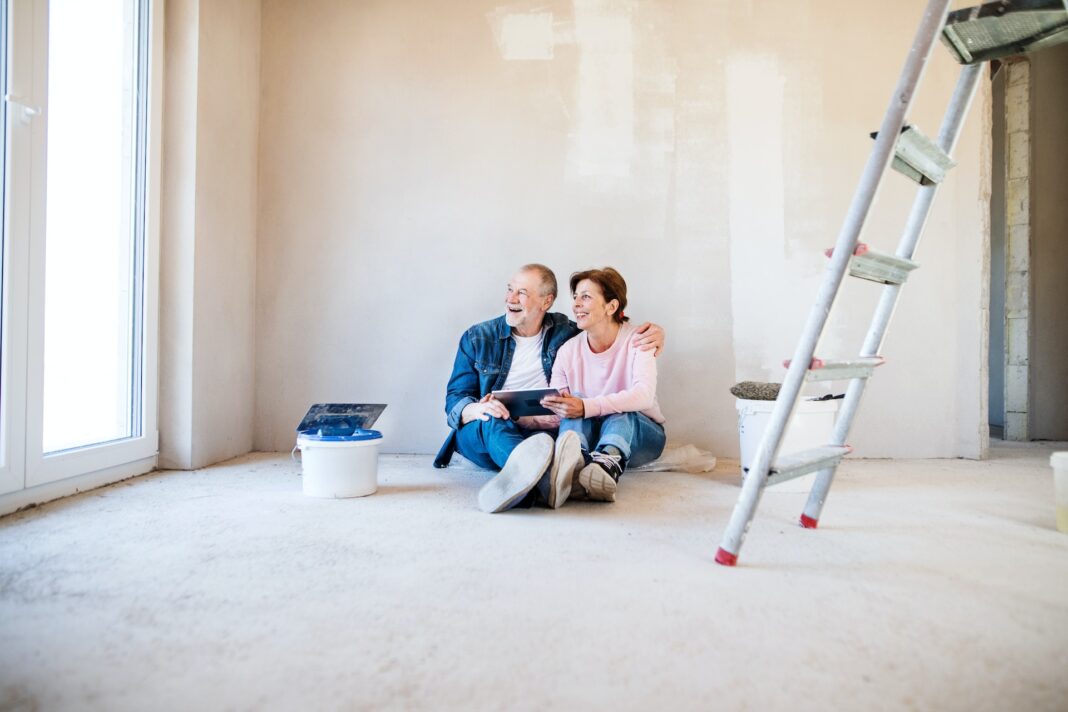 Wohnliche Anpassungen sollten gut überlegt sein, damit man möglichst lange in den eigenen vier Wänden wohnen bleiben kann. Bildquelle: © Getty Images / Unsplash.com
