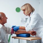 Ein regelmäßiger Checkup inkl. der Blutwerte beugt vielen Erkrankungen vor. Bildquelle: © Getty Images / Unsplash.com