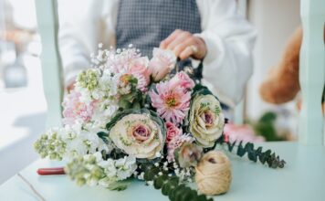 Blumensträuße: Die perfekte Geschenkidee zum Jubiläum Es gibt wohl niemanden, der sich nicht über einen schönen Blumenstrauß freuen kann. Bildquelle: © Ahmed / Unsplash.com