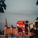 Städte wie z. B. Antwerpen lassen sich auch ganz wunderbar mit dem Bus bereisen. Bildquelle: © Shana van Roosbroek / Unsplash.com