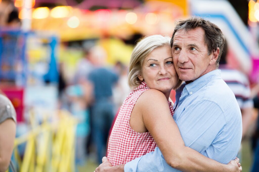 Warum nicht auch im fortgescgrittenen Alter nochmal die große Liebe finden? Die Online-Partnersuche ist eine Möglichkeit nochmal den perfekten Lieblingsmenschen zu finden. Bildquelle: © Getty Images / Unsplash.com