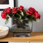 Warum sich nicht auch mal selbst rote Rosen für zuhause kaufen?! Bildquelle: © Uliana Kopanytsia / Unsplash.com