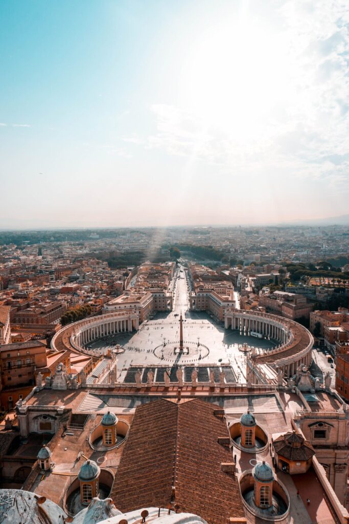Der Vatikan lässt sich sehr gut erkunden, auch für Menschen mit einer eingeschränkten Mobilität. Bildquelle: © Jae Park / Unsplash.com
